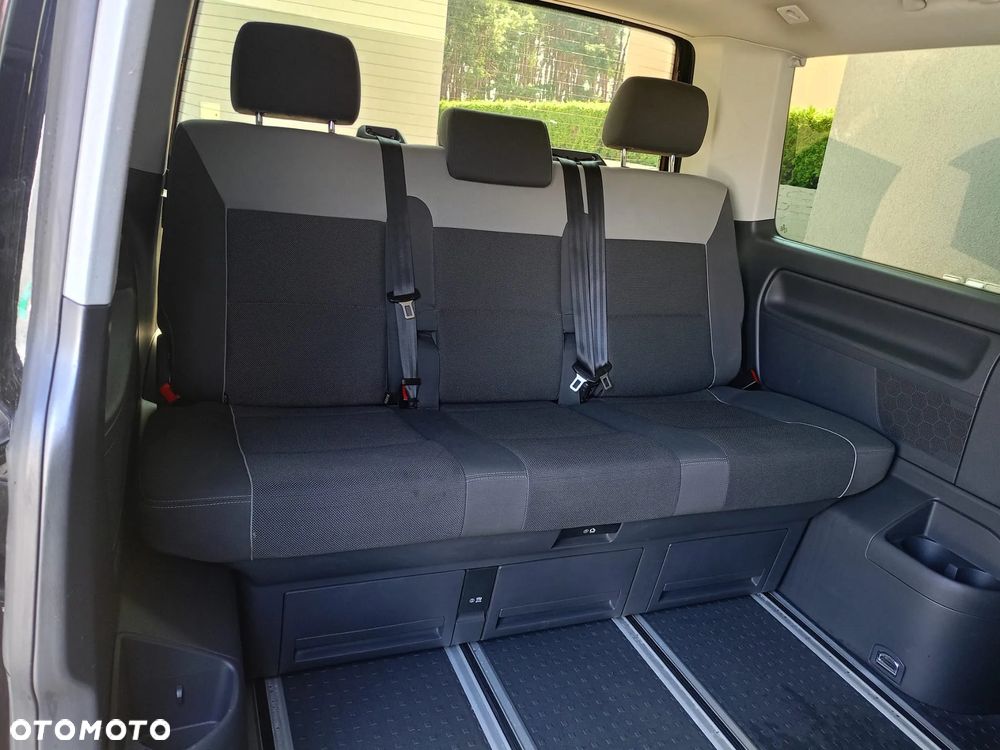 Volkswagen Multivan - 31