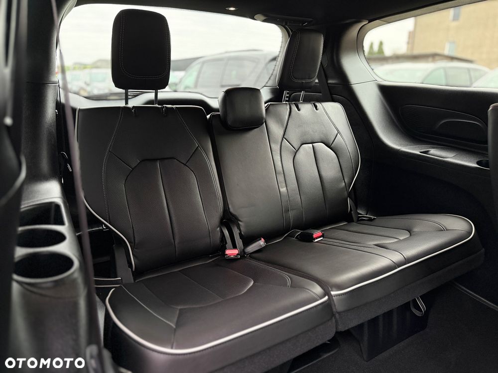 Chrysler Pacifica - 27