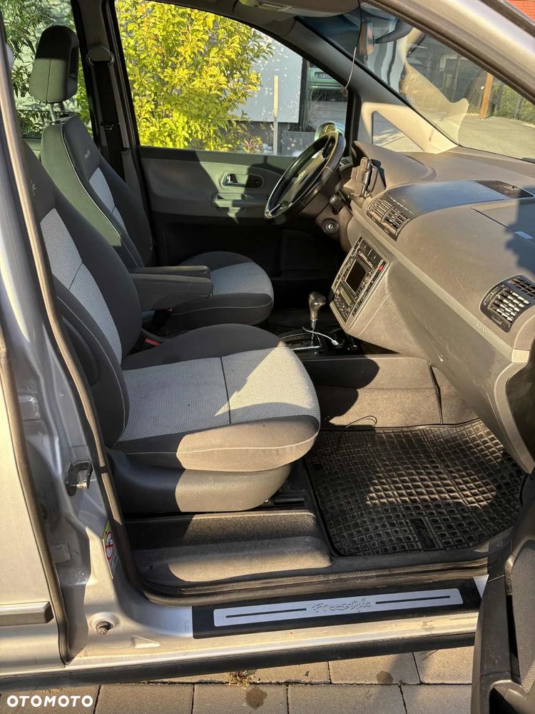 Volkswagen Sharan 1.9 TDI Highline Tiptr - 4