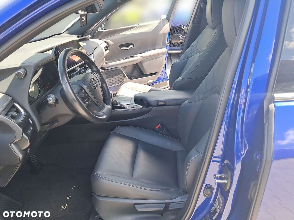 Lexus UX - 15