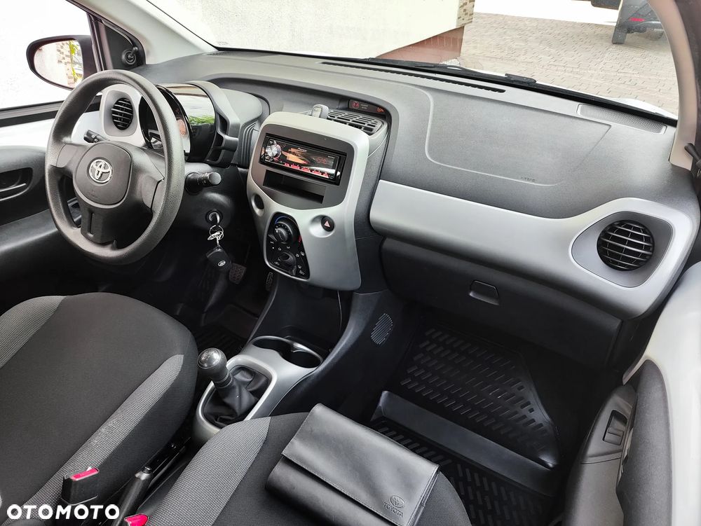 Toyota Aygo x - 18