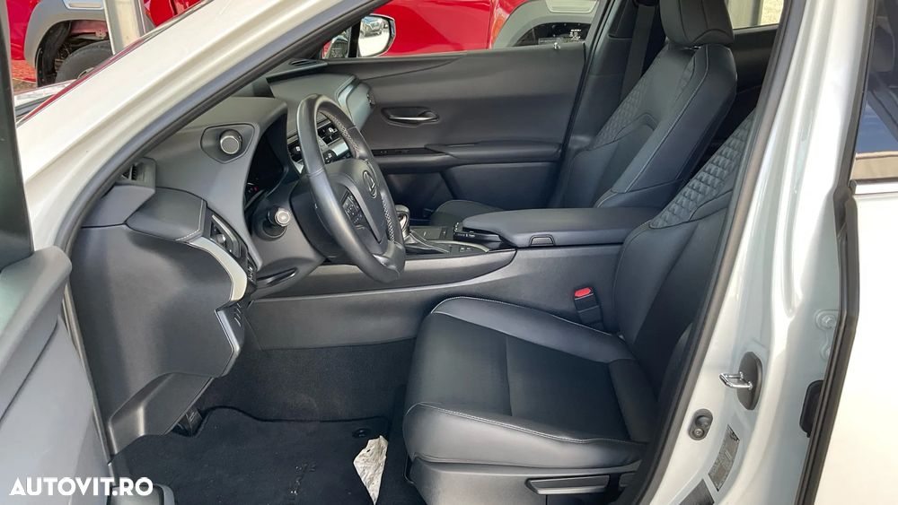 Lexus UX 250h FWD Executive - 22