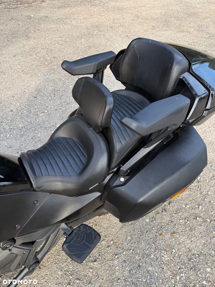 Can-Am Spyder - 14