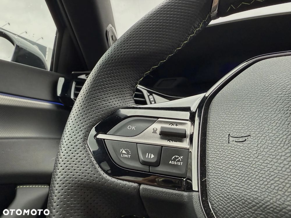 Peugeot 408 1.6 Plug-In Hybrid 180 GT EAT8 - 17