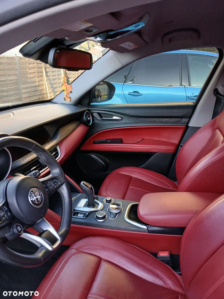 Alfa Romeo Stelvio - 16