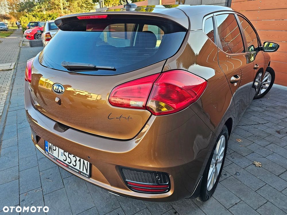 Kia Ceed 1.6 GDI ISG Dream-Team Edition - 12