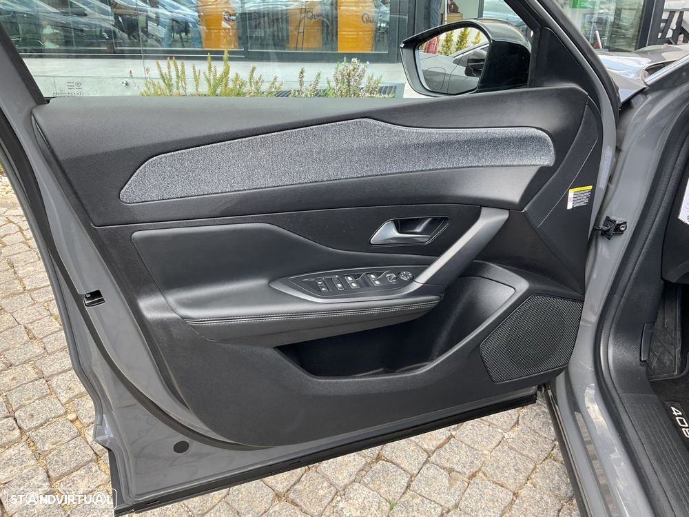 Peugeot 408 1.2 PureTech Allure EAT8 - 17