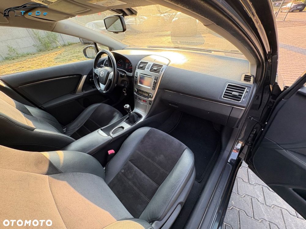 Toyota Avensis Touring Sports 1.8 Executive - 25