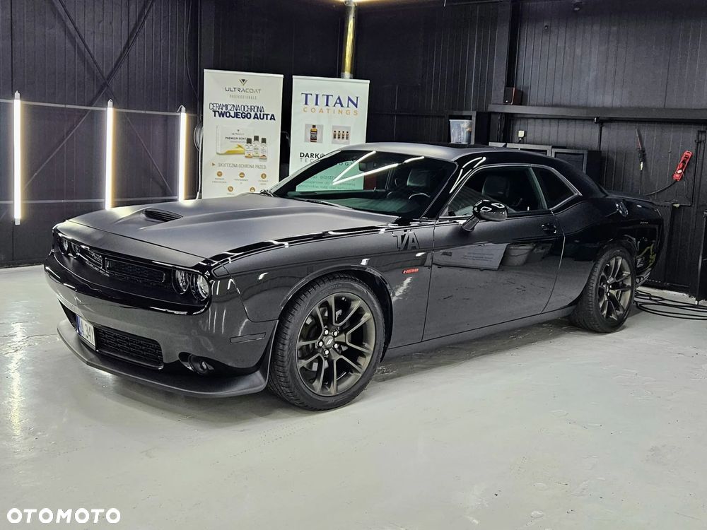 Dodge Challenger - 2