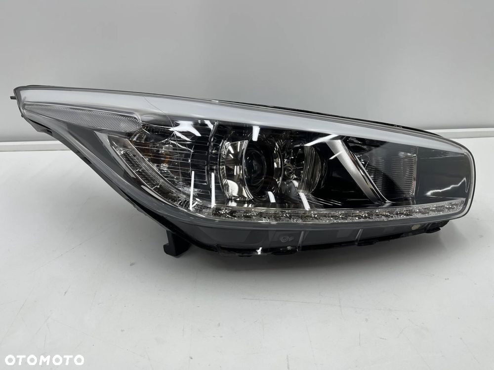 Lampa reflektor Kia Ceed II 2 Proceed 2 II 12-18r. prawa przednia soczewka + pasek LED prawy przód E - 1