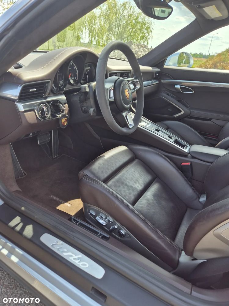 Porsche 911 Turbo - 10