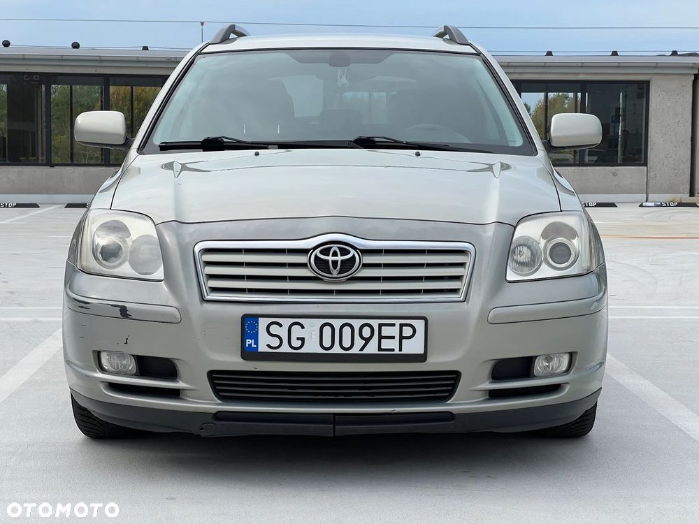 Toyota Avensis 2004 photo 2