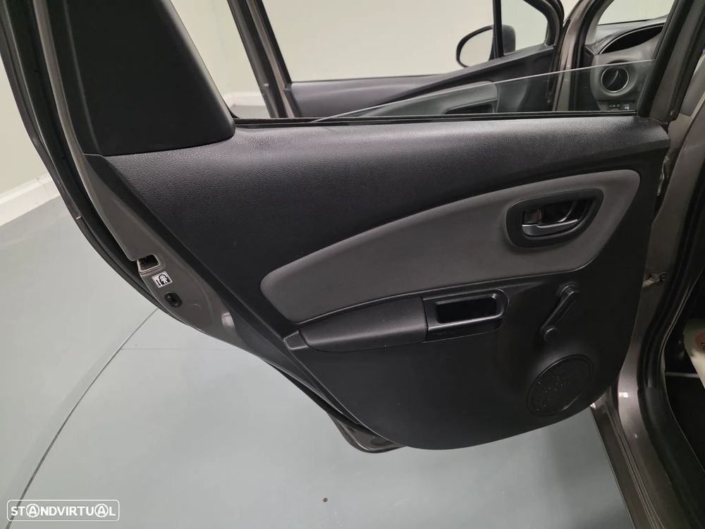 Toyota Yaris 1.5 HSD Comfort+P.Style - 29