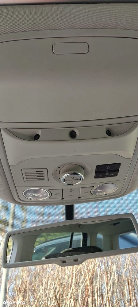 Volkswagen Touran 1.6 TDI DPF BlueMot Comfortline - 17