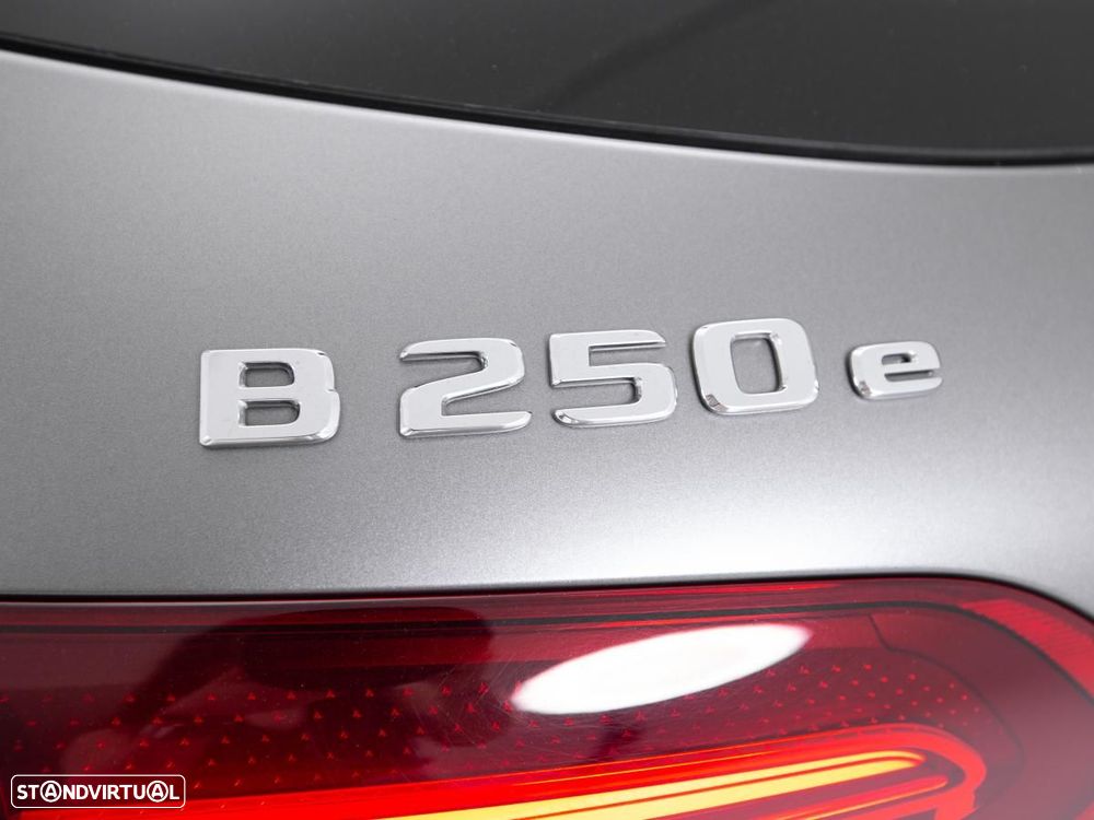 Mercedes-Benz B 250 e AMG Line - 18