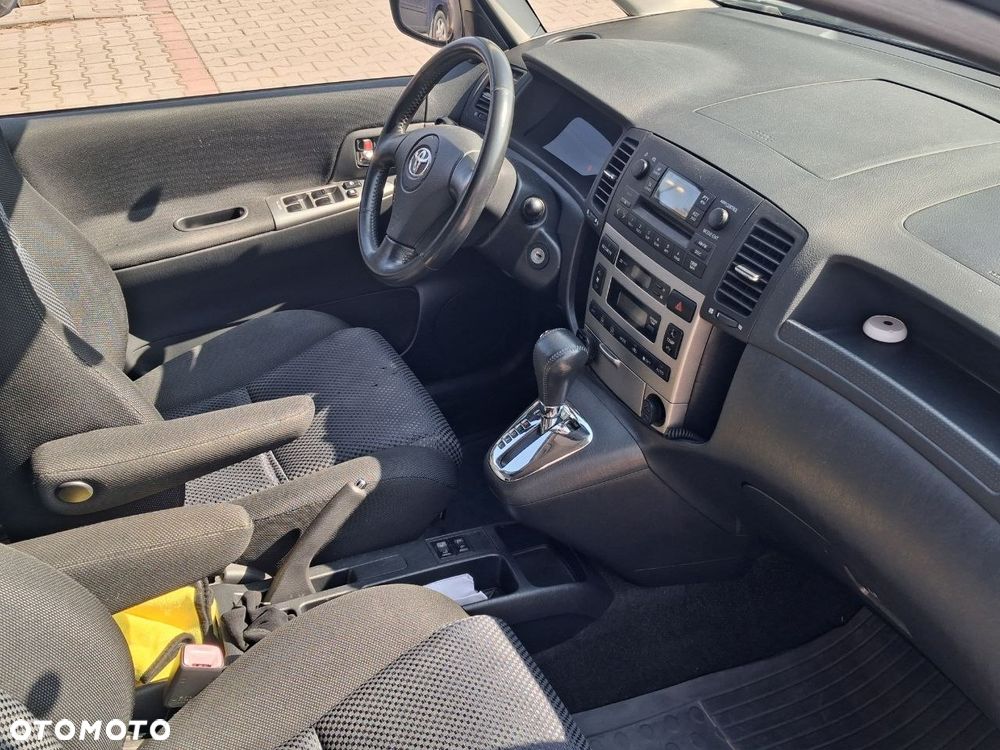 Toyota Corolla Verso - 10