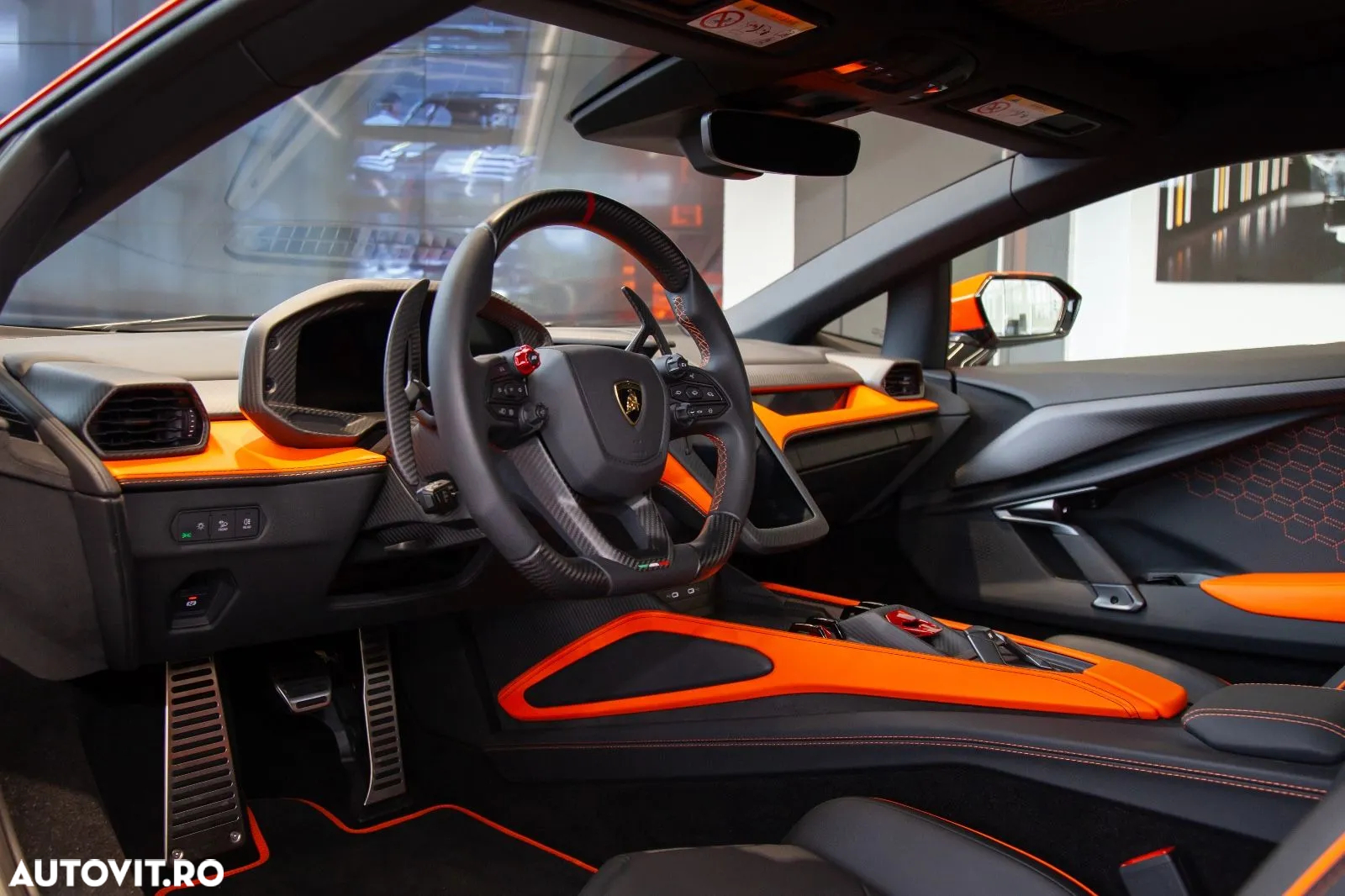 Lamborghini Revuelto - 12