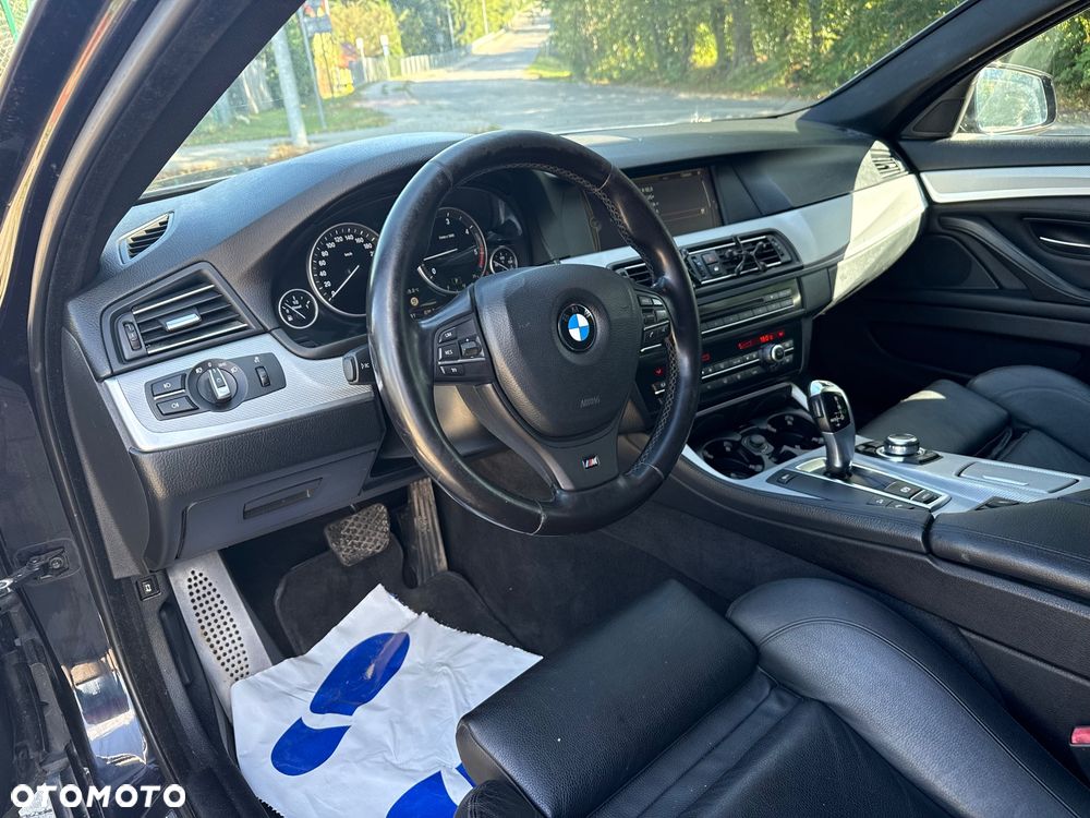 BMW Seria 5 530d xDrive - 14