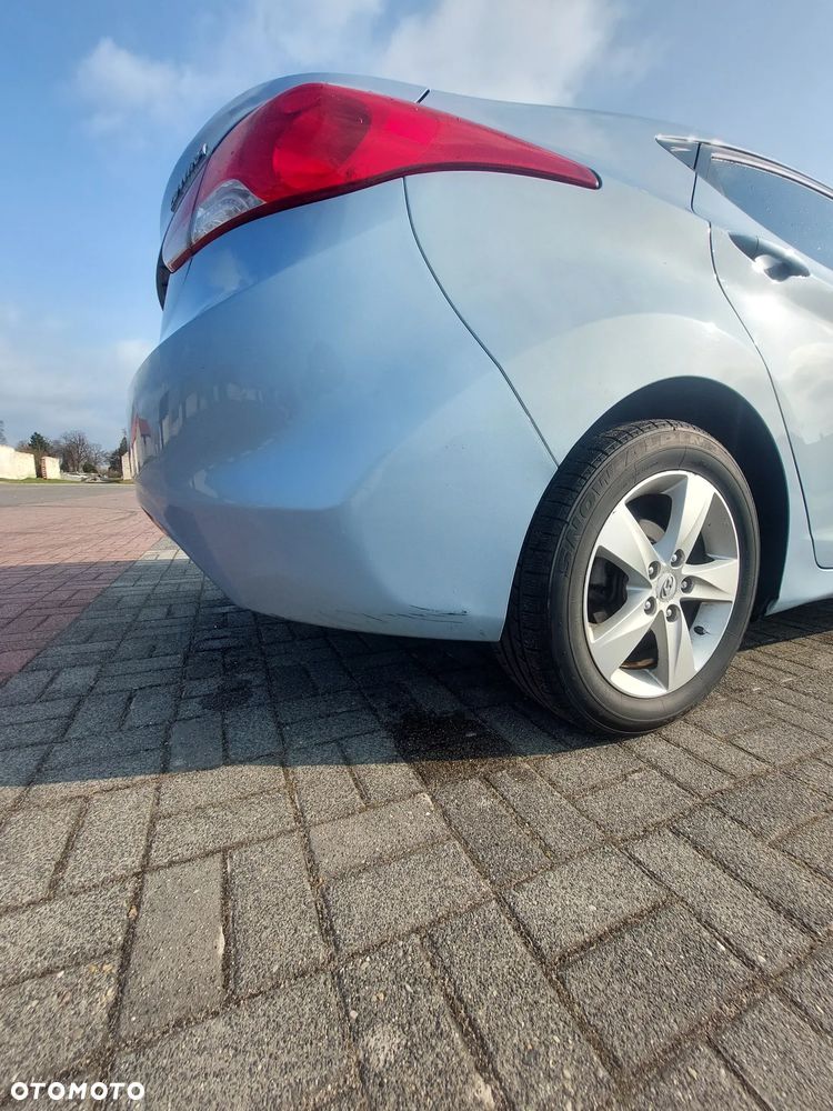 Hyundai Elantra 1.6 Classic + - 22