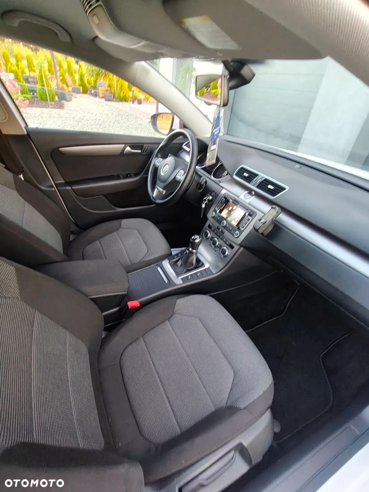 Volkswagen Passat - 11