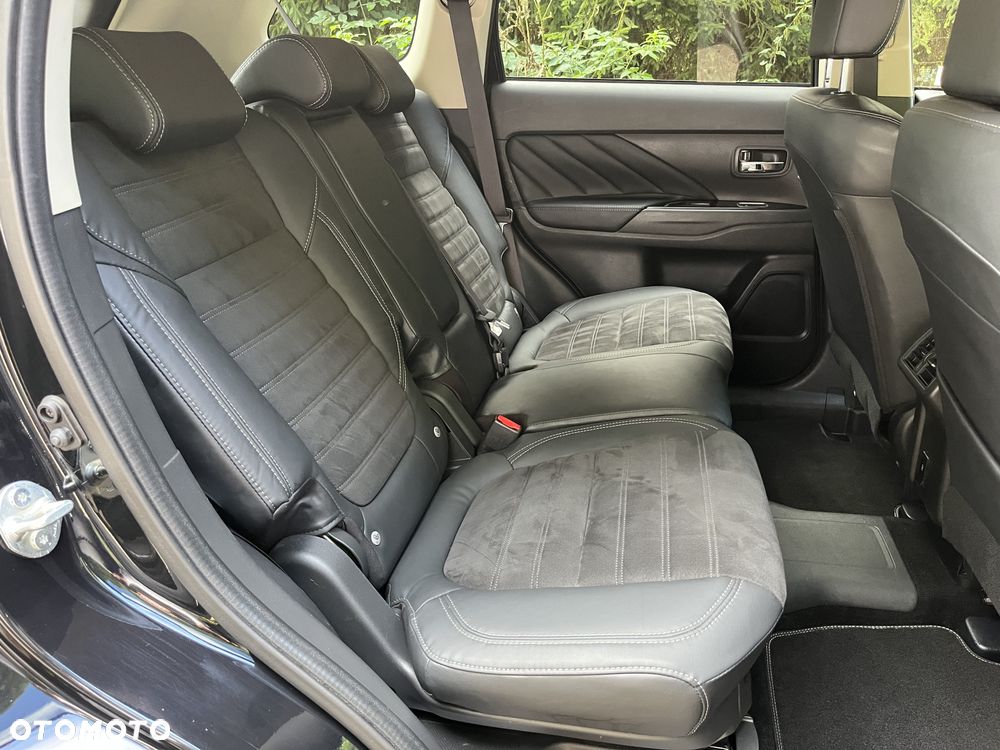Mitsubishi Outlander Instyle NAVI + - 11