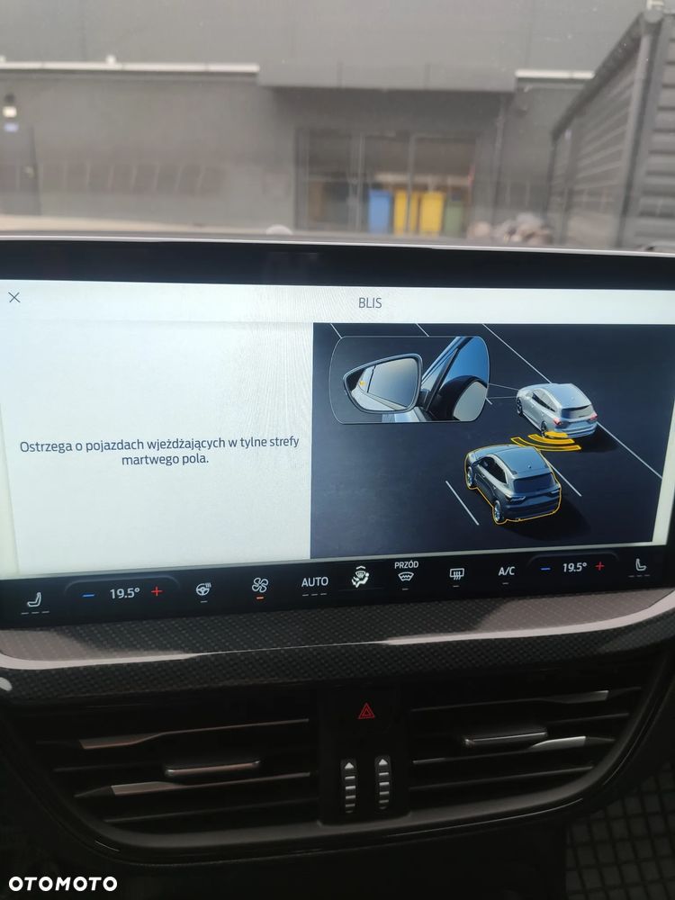 Ford Focus 1.0 EcoBoost Hybrid ST-LINE X - 30