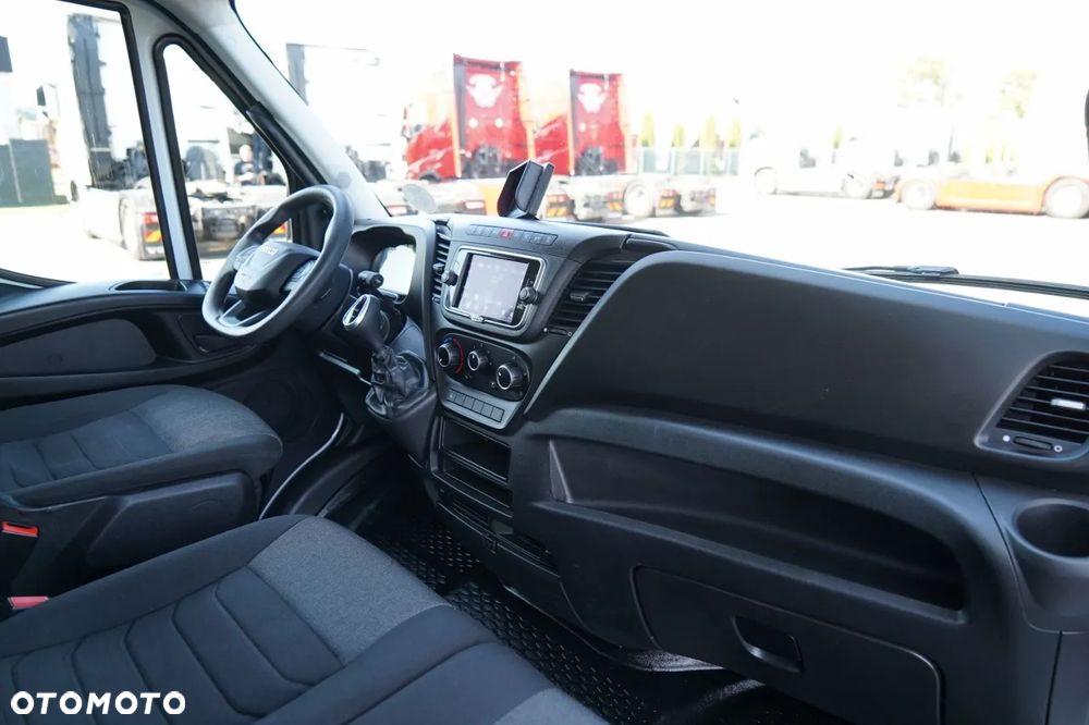 Iveco DAILY 35-160 / KONTENER - 4,3 M / WINDA DHOLLANDIA - 750 KG / 3 MIEJSCA / BLIŹNIAK / SPROWADZONY / - 33