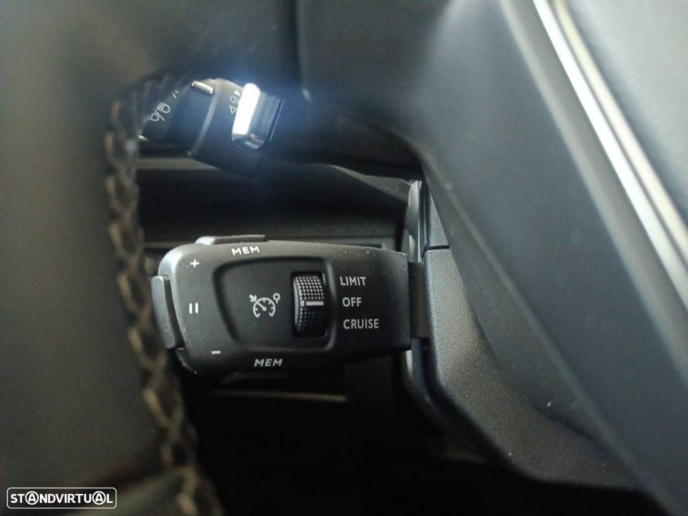 Peugeot 3008 1.6 Hybrid Allure e-EAT8 - 18