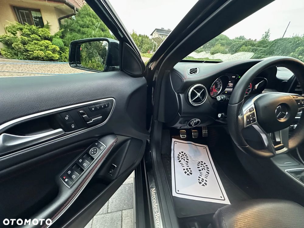 Mercedes-Benz GLA 200 AMG Line - 25