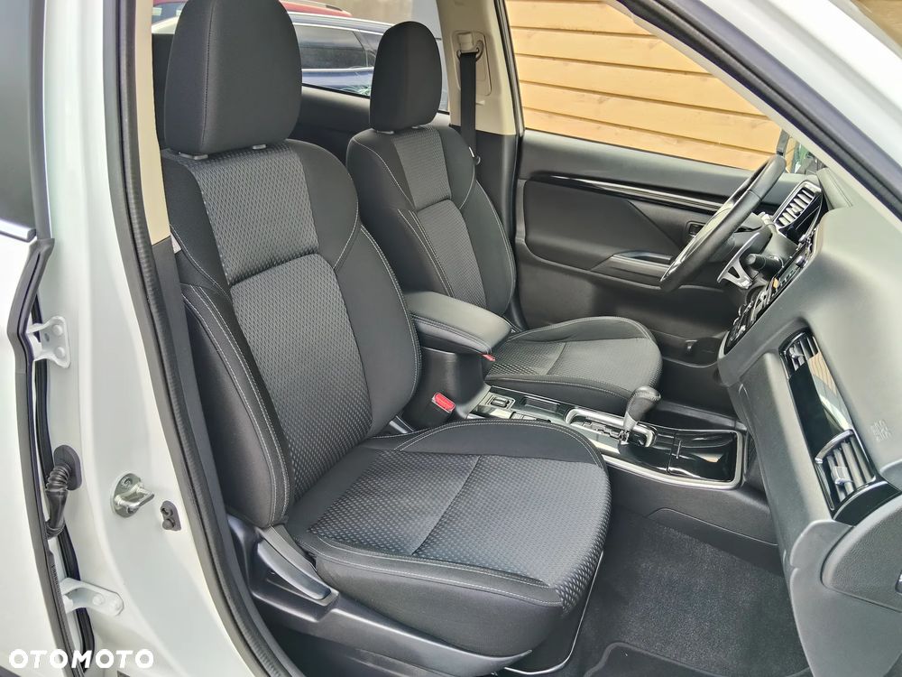 Mitsubishi Outlander 2.0 2WD CVT Spirit+ - 22