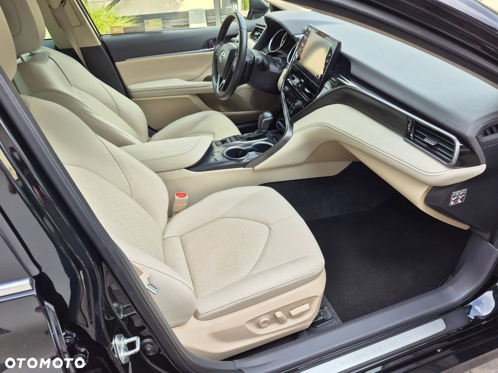 Toyota Camry 2.5 Hybrid Executive CVT - 10