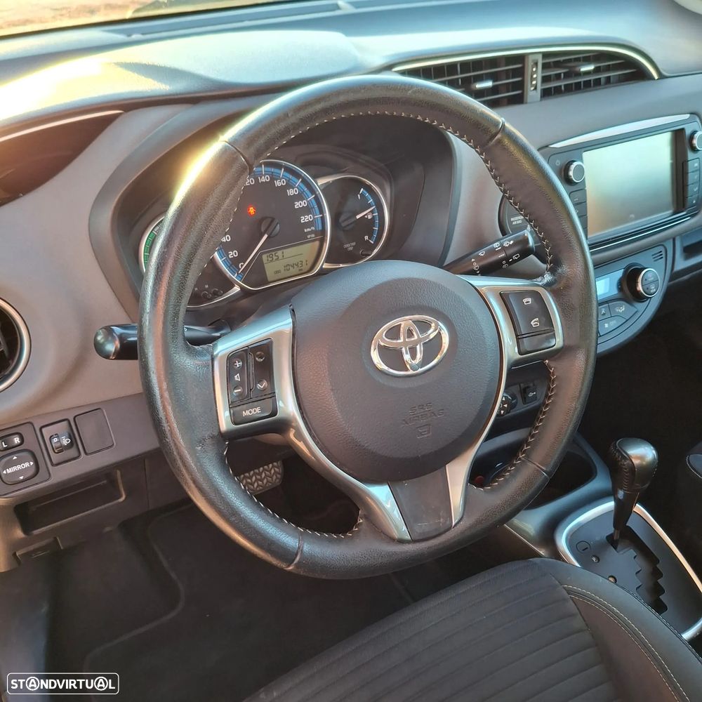 Toyota Yaris 1.5 HSD Comfort +P.Style+P.Techno - 11