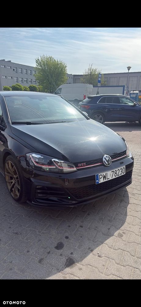 Volkswagen Golf - 1