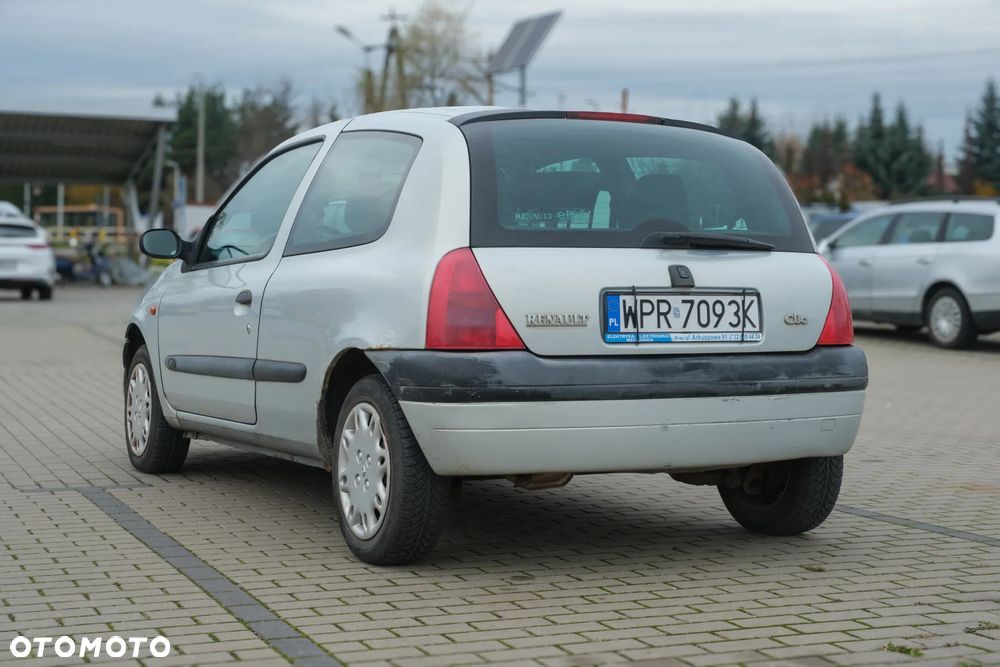 Renault Clio - 12
