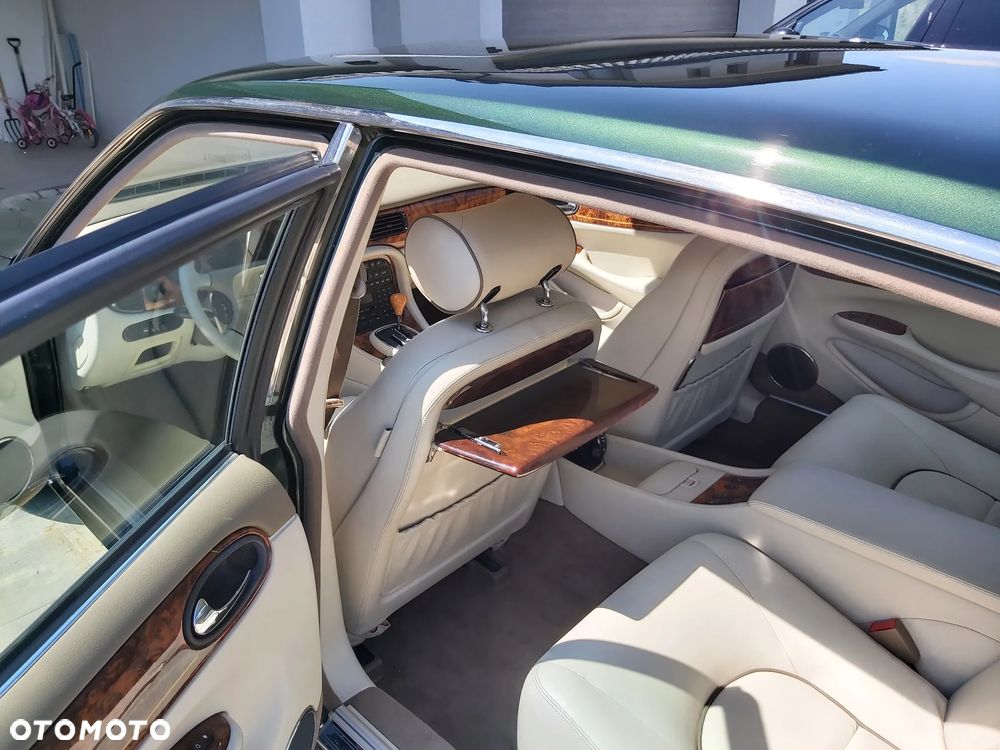 Jaguar Daimler S8 - 10