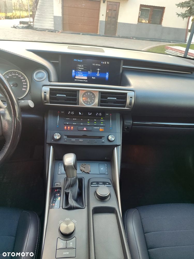 Lexus IS 200t Elite - 16