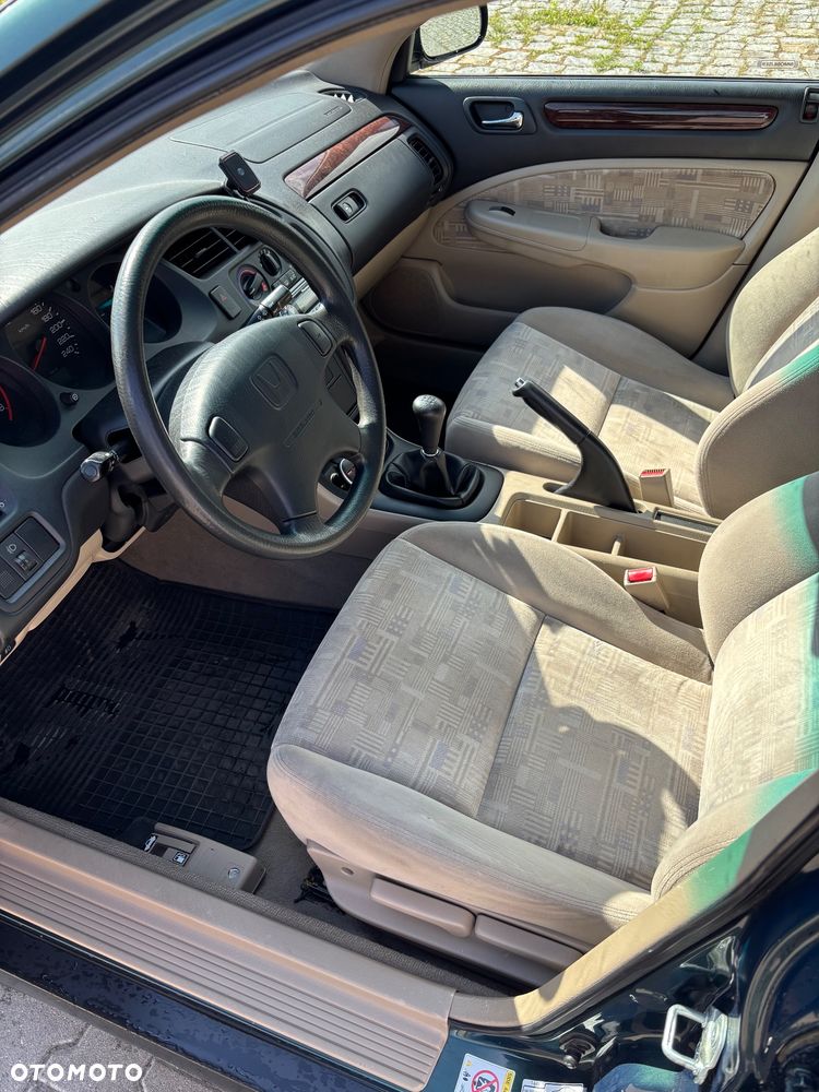 Honda Accord 1.8i LS - 9