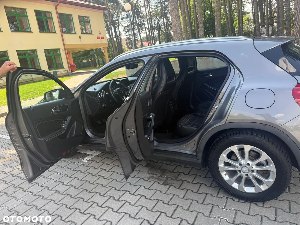 Mercedes-Benz GLA 200 UrbanStyle Edition - 31