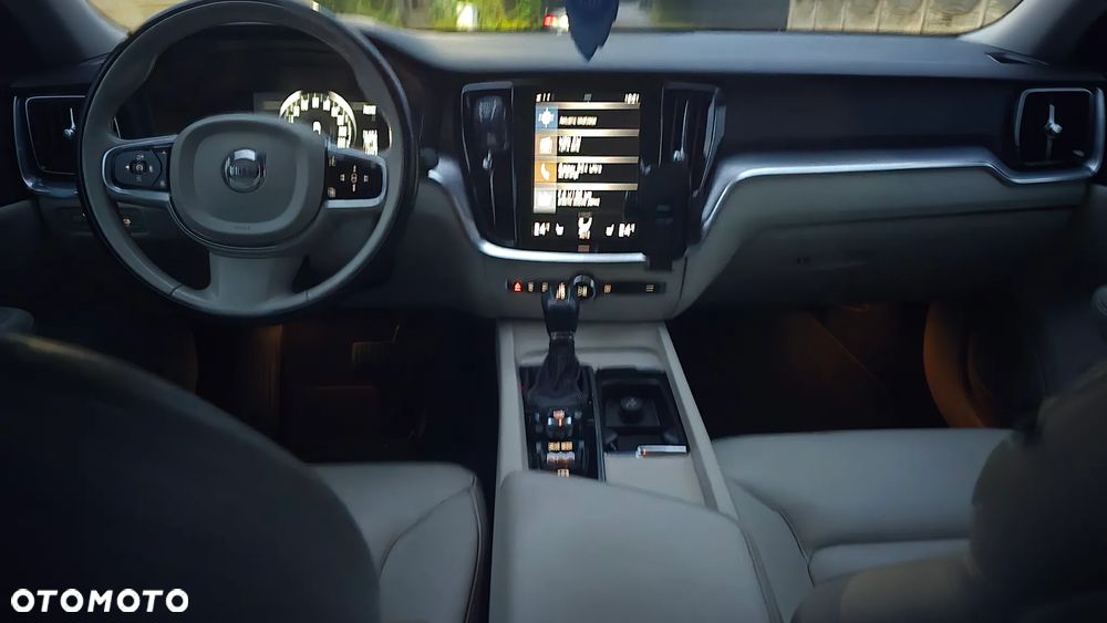 Volvo S60 T5 Momentum Pro - 13