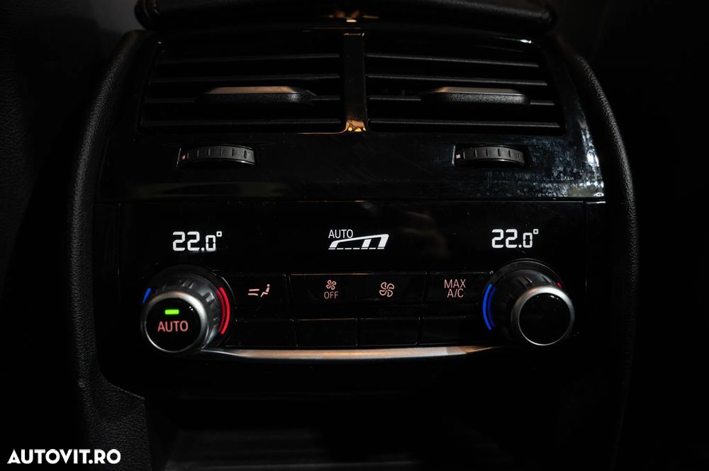 BMW Seria 5 520d Aut. Luxury Line - 34