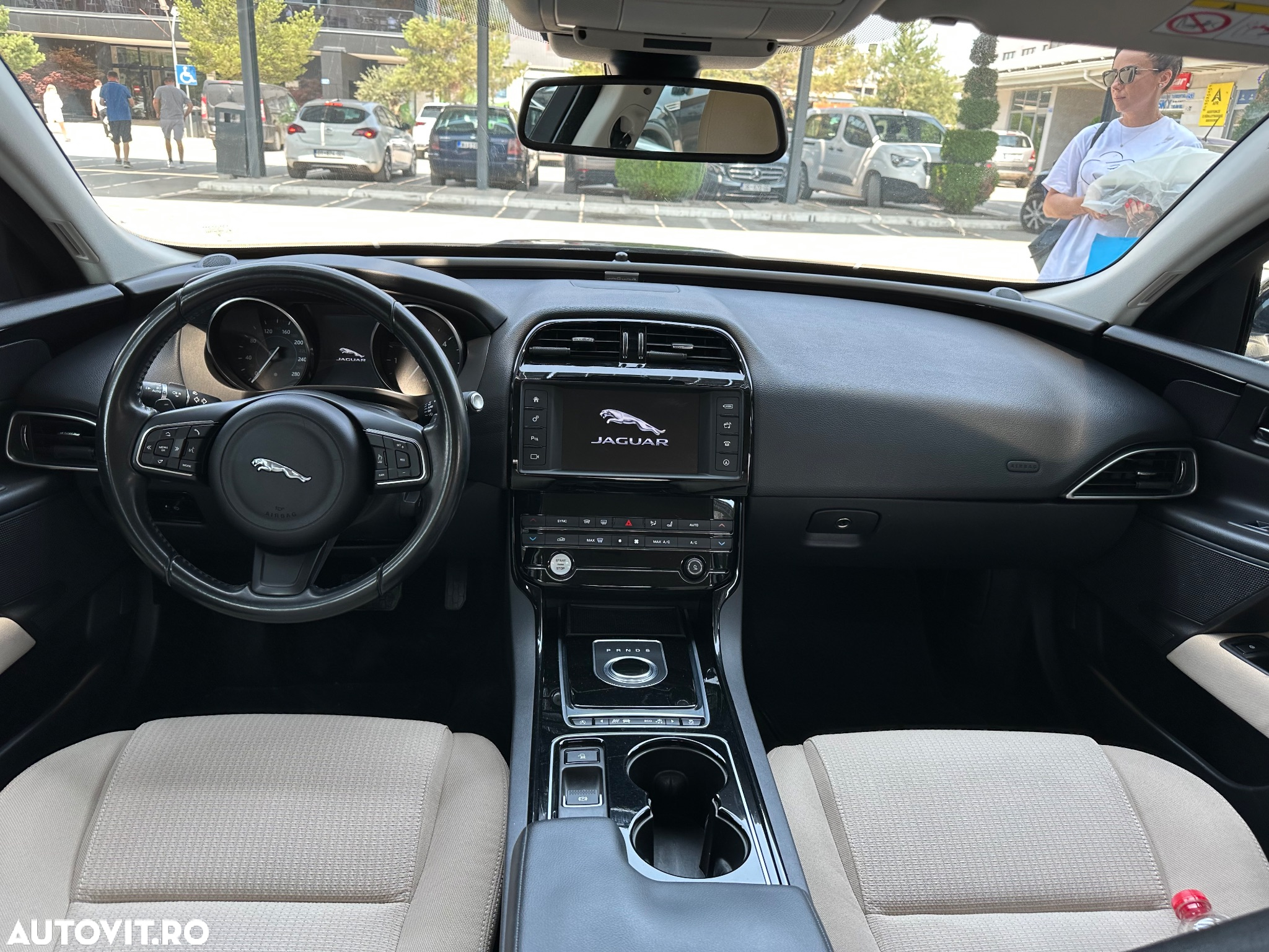 Jaguar XE - 8