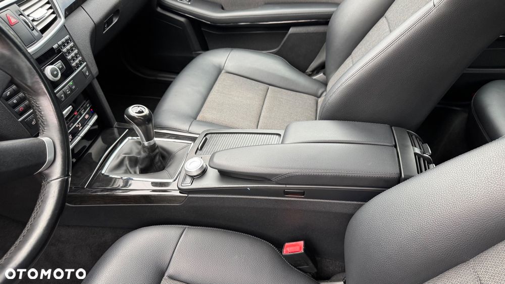 Mercedes-Benz Klasa E 200 CGI BlueEffICIENCY Avantgarde - 16