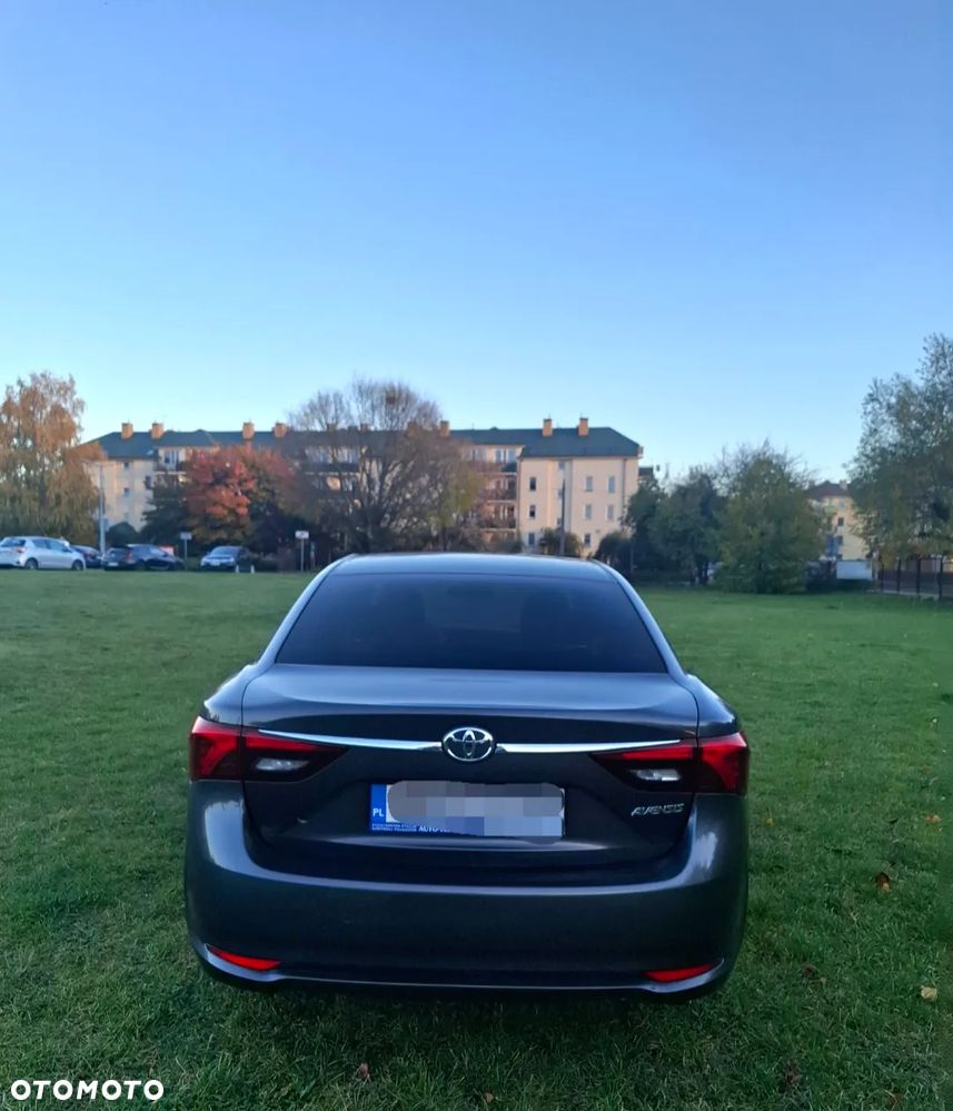 Toyota Avensis 2017 photo 2