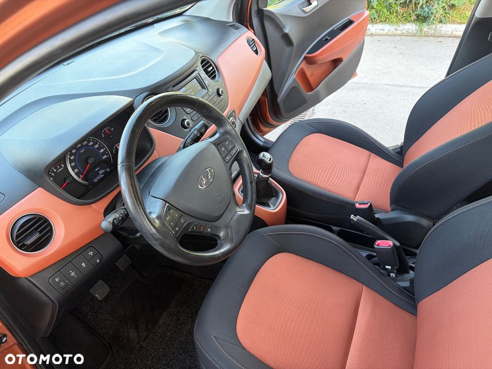 Hyundai i10 1.2 Fifa World Cup Edition - 10
