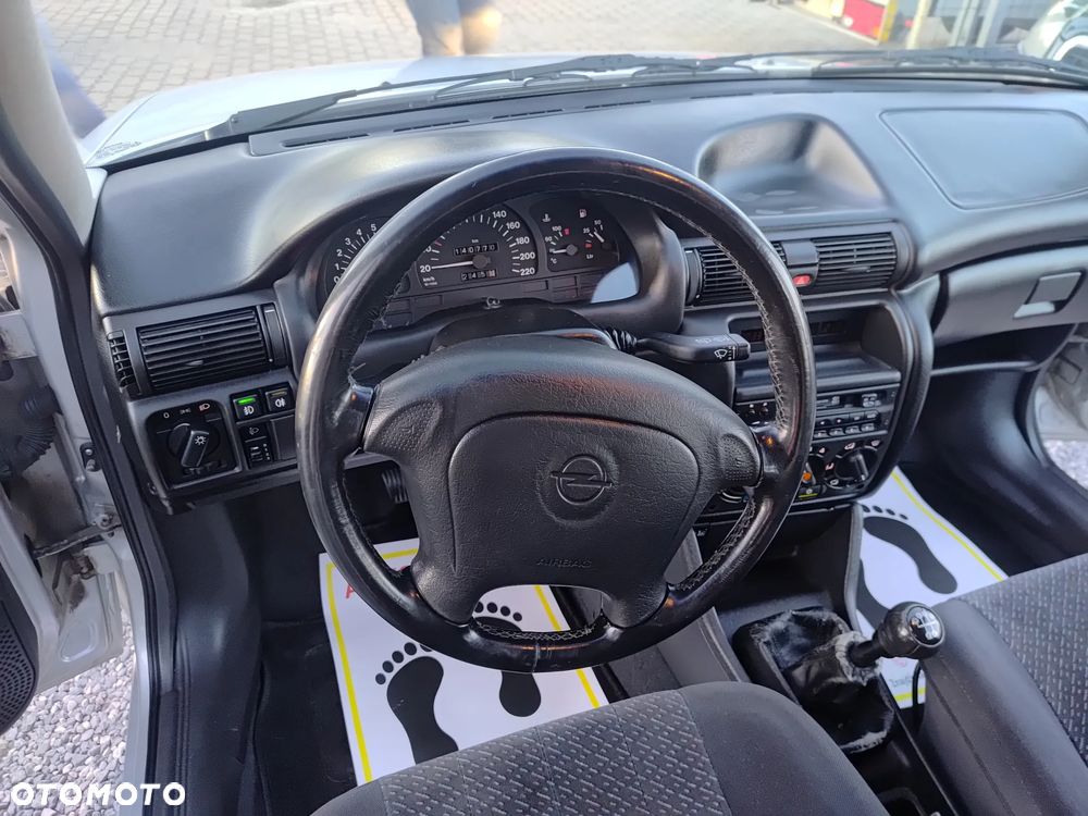 Opel Astra 1.6 - 16