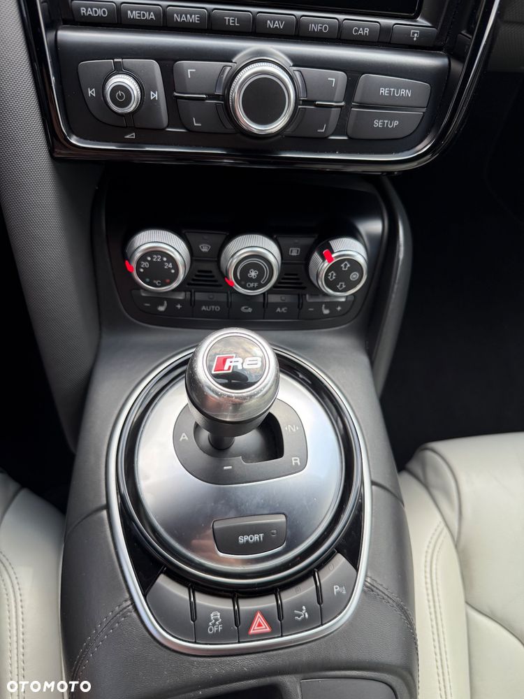 Audi R8 Coupé 4.2 Quattro S tronic - 8