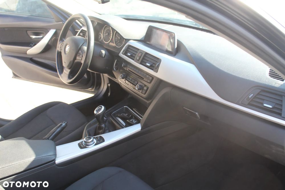 BMW Seria 3 318d - 14