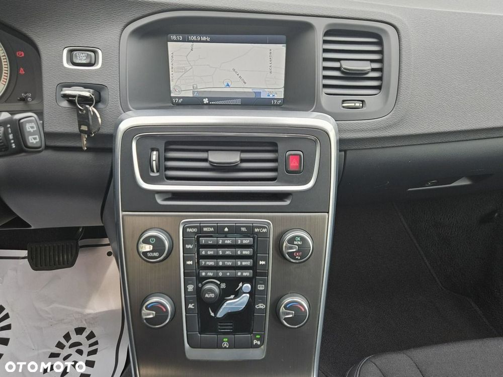 Volvo V60 D4 Geartronic Momentum - 11