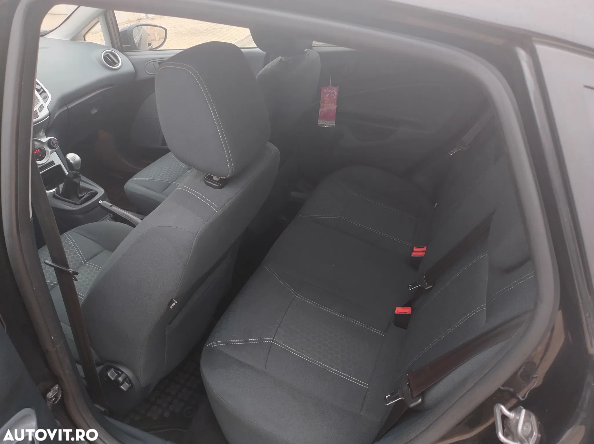 Ford Fiesta 1.6 TDCi Titanium - 10