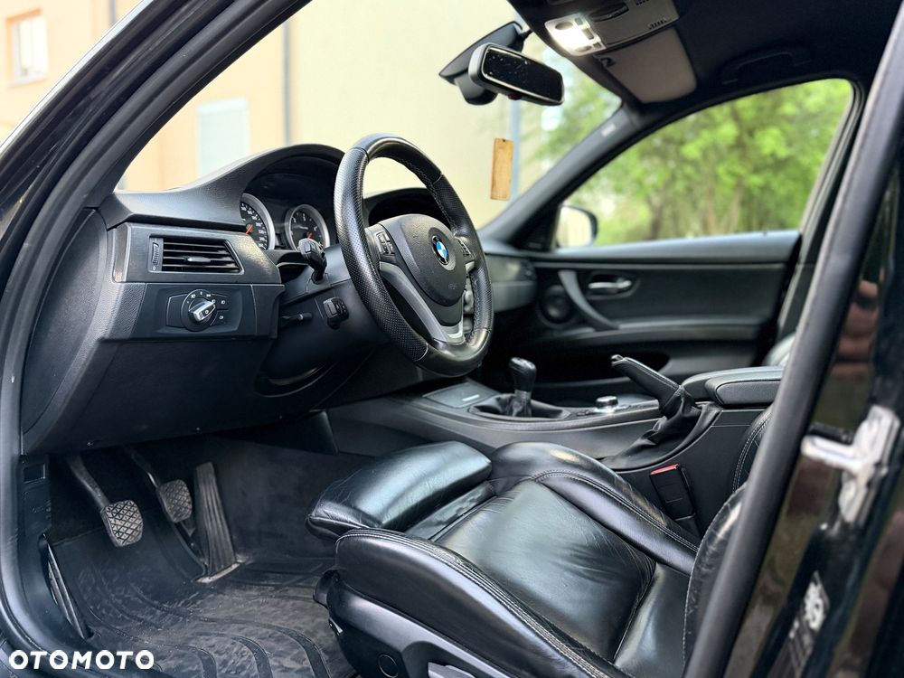 BMW Seria 3 320d - 25